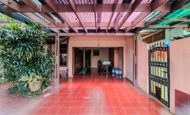 Rumah 9 Kamar Tidur Hadap Utara 9 Menit ke Lippo Mall Puri J-46206