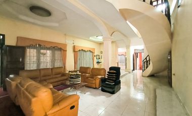 Rumah 9 Kamar Tidur Hadap Utara 9 Menit ke Lippo Mall Puri J-46206