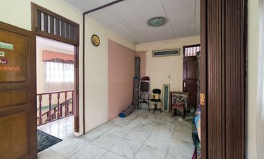Rumah 9 Kamar Tidur Hadap Utara 9 Menit ke Lippo Mall Puri J-46206