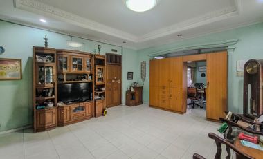 Rumah 9 Kamar Tidur Hadap Utara 9 Menit ke Lippo Mall Puri J-46206