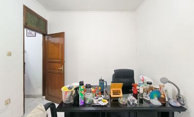 Rumah 9 Kamar Tidur Hadap Utara 9 Menit ke Lippo Mall Puri J-46206