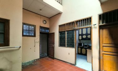 Rumah 9 Kamar Tidur Hadap Utara 9 Menit ke Lippo Mall Puri J-46206