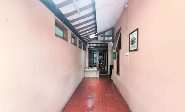 Rumah 9 Kamar Tidur Hadap Utara 9 Menit ke Lippo Mall Puri J-46206