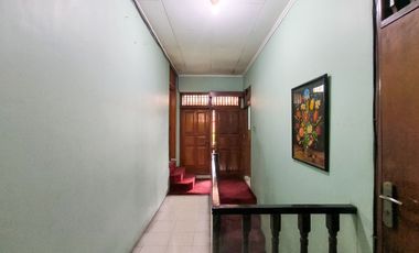 Rumah 9 Kamar Tidur Hadap Utara 9 Menit ke Lippo Mall Puri J-46206