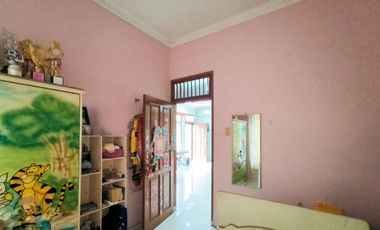 Rumah 9 Kamar Tidur Hadap Utara 9 Menit ke Lippo Mall Puri J-46206