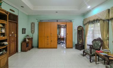 Rumah 9 Kamar Tidur Hadap Utara 9 Menit ke Lippo Mall Puri J-46206