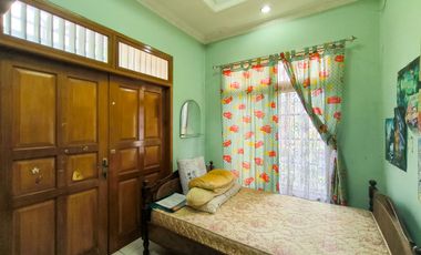 Rumah 9 Kamar Tidur Hadap Utara 9 Menit ke Lippo Mall Puri J-46206