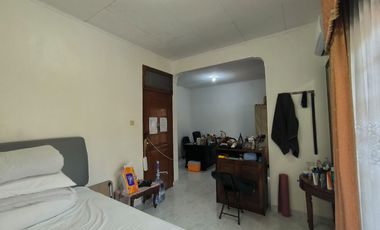 Rumah 9 Kamar Tidur Hadap Utara 9 Menit ke Lippo Mall Puri J-46206