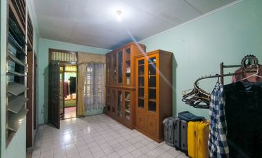Rumah 9 Kamar Tidur Hadap Utara 9 Menit ke Lippo Mall Puri J-46206
