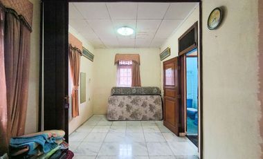 Rumah 9 Kamar Tidur Hadap Utara 9 Menit ke Lippo Mall Puri J-46206