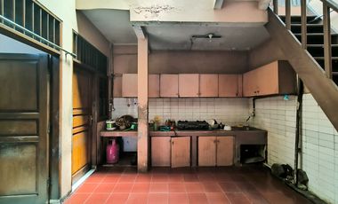 Rumah 9 Kamar Tidur Hadap Utara 9 Menit ke Lippo Mall Puri J-46206