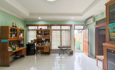 Rumah 9 Kamar Tidur Hadap Utara 9 Menit ke Lippo Mall Puri J-46206