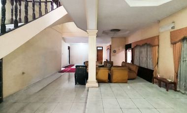 Rumah 9 Kamar Tidur Hadap Utara 9 Menit ke Lippo Mall Puri J-46206