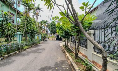 Rumah 9 Kamar Tidur Hadap Utara 9 Menit ke Lippo Mall Puri J-46206