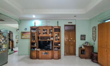 Rumah 9 Kamar Tidur Hadap Utara 9 Menit ke Lippo Mall Puri J-46206