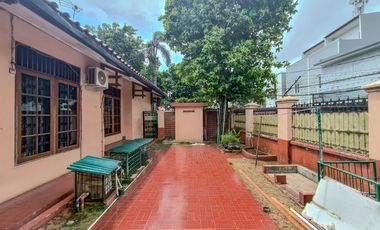 Rumah 9 Kamar Tidur Hadap Utara 9 Menit ke Lippo Mall Puri J-46206