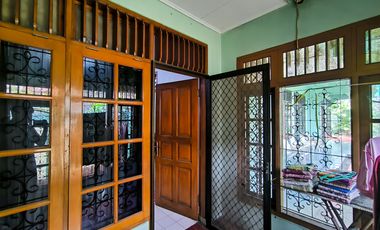 Rumah 9 Kamar Tidur Hadap Utara 9 Menit ke Lippo Mall Puri J-46206
