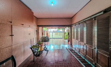 Rumah 9 Kamar Tidur Hadap Utara 9 Menit ke Lippo Mall Puri J-46206