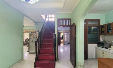 Rumah 9 Kamar Tidur Hadap Utara 9 Menit ke Lippo Mall Puri J-46206