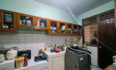 Rumah 9 Kamar Tidur Hadap Utara 9 Menit ke Lippo Mall Puri J-46206