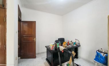 Rumah 9 Kamar Tidur Hadap Utara 9 Menit ke Lippo Mall Puri J-46206