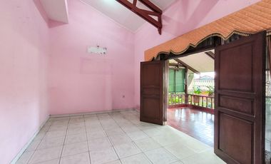 Rumah 9 Kamar Tidur Hadap Utara 9 Menit ke Lippo Mall Puri J-46206