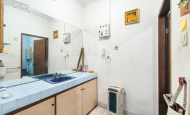 Rumah 9 Kamar Tidur Hadap Utara 9 Menit ke Lippo Mall Puri J-46206