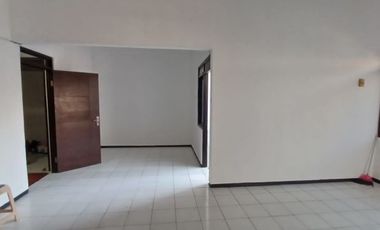 Disewakan Rumah Dengan 3 kamar Tidur di Babatan Pilang Surabaya