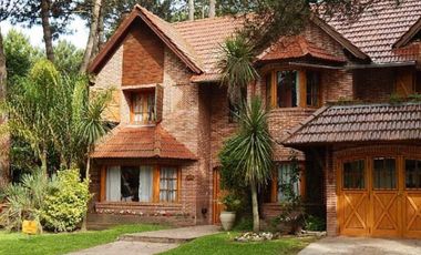 ESTUPENDO CHALET ESTILO CLASICO PINAMARENSE . CHALET EN VENTA.