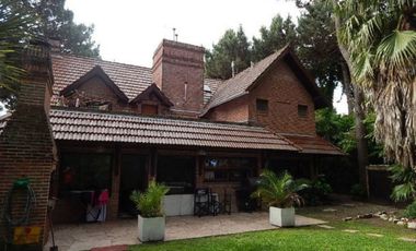 ESTUPENDO CHALET ESTILO CLASICO PINAMARENSE . CHALET EN VENTA.