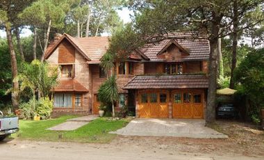ESTUPENDO CHALET ESTILO CLASICO PINAMARENSE . CHALET EN VENTA.