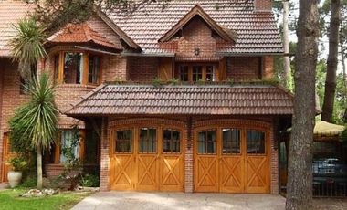 ESTUPENDO CHALET ESTILO CLASICO PINAMARENSE . CHALET EN VENTA.