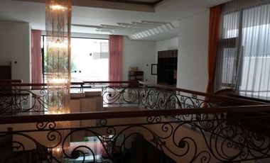 Disewakan rumah mewah & premium di dharmahusada indah timur surabaya