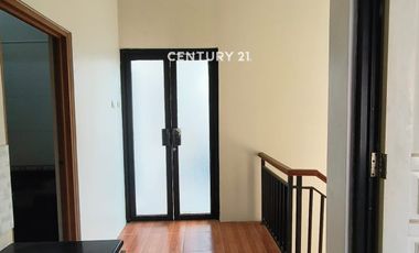 Rumah Cantik Minimalis 2 Lantai Semi Furnished Dekat Pintu Tol