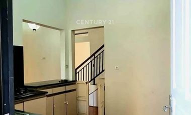 Rumah Cantik Minimalis 2 Lantai Semi Furnished Dekat Pintu Tol