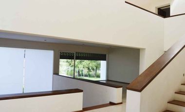 CASA RESIDENCIAL EN RENTA EN EL CLUB Y DENTRO DEL CAMPO DE GOLF TRES MARIAS