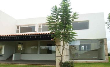 CASA RESIDENCIAL EN RENTA EN EL CLUB Y DENTRO DEL CAMPO DE GOLF TRES MARIAS