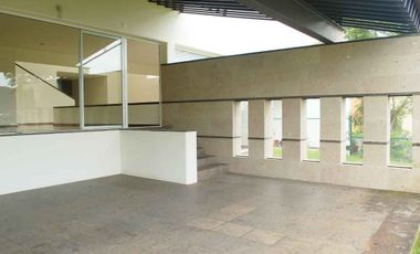 CASA RESIDENCIAL EN RENTA EN EL CLUB Y DENTRO DEL CAMPO DE GOLF TRES MARIAS