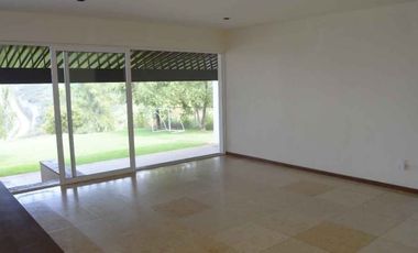 CASA RESIDENCIAL EN RENTA EN EL CLUB Y DENTRO DEL CAMPO DE GOLF TRES MARIAS