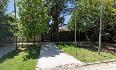 CASA lote 690 mts EN ESPECTACULAR UBICACION A METROS DEL ACCESO OESTE