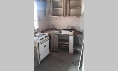 OPORTUNIDAD, A REFACCIONAR - PH en Venta en Parque Chacabuco 5 ambientes 4 dormitorios 2 baños 92 m2 contrafrente 2 plantas - Doblas 1000