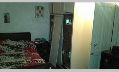 OPORTUNIDAD, A REFACCIONAR - PH en Venta en Parque Chacabuco 5 ambientes 4 dormitorios 2 baños 92 m2 contrafrente 2 plantas - Doblas 1000