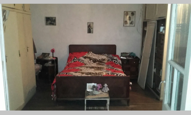 OPORTUNIDAD, A REFACCIONAR - PH en Venta en Parque Chacabuco 5 ambientes 4 dormitorios 2 baños 92 m2 contrafrente 2 plantas - Doblas 1000