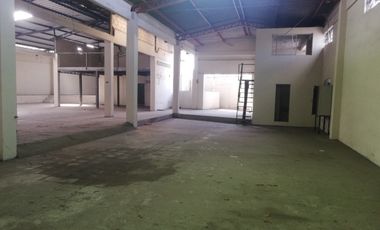 Venta local comercial o bodega pie de via a Daule