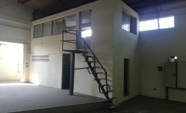 Venta local comercial o bodega pie de via a Daule
