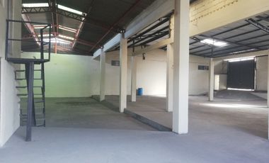 Venta local comercial o bodega pie de via a Daule
