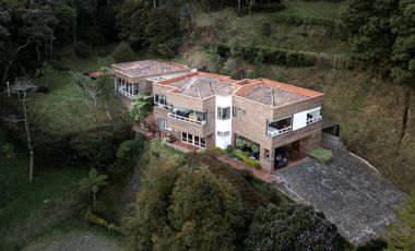 VENTA DE CASA EN ALTO DEL ESCOBERO  ENVIGADO, ANTIOQUIA