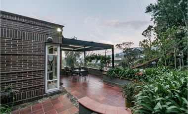 VENTA DE CASA EN ALTO DEL ESCOBERO  ENVIGADO, ANTIOQUIA
