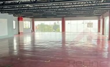 RENTA de LOCALES y OFICINAS Comerciales en Plaza Comercial en Escobedo N.L.