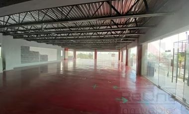 RENTA de LOCALES y OFICINAS Comerciales en Plaza Comercial en Escobedo N.L.